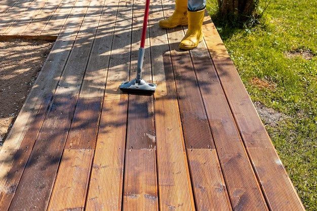 Terrassenreinigung einer Holzterrasse – Tal Schnitt Wuppertal